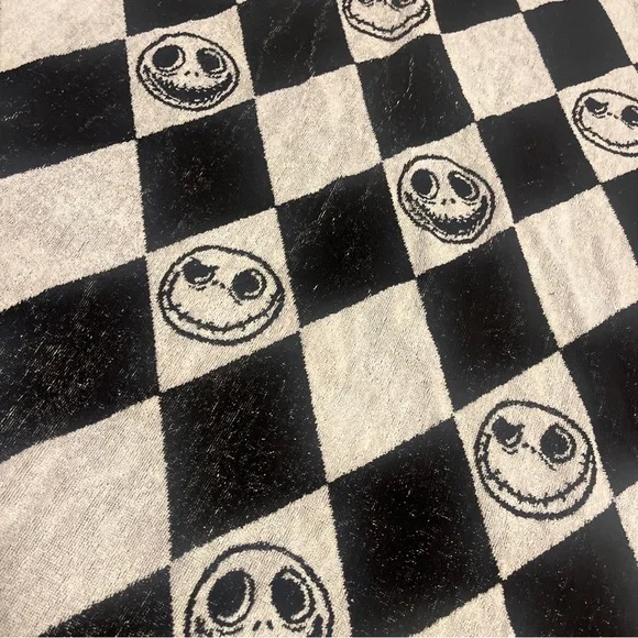 Disney The Nightmare Before Christmas Beach Towel Black And White - Picture 3 of 10